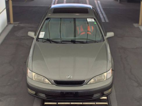 Used 1998 Lexus ES 330 FWD image 2