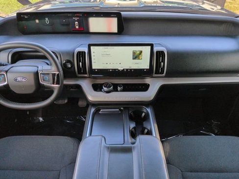 Used 2025 Ford Expedition Active RWD image 14