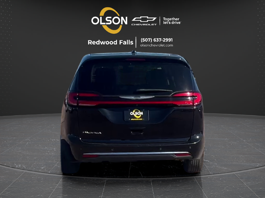 Used 2024 Chrysler Pacifica Touring-L FWD image 4