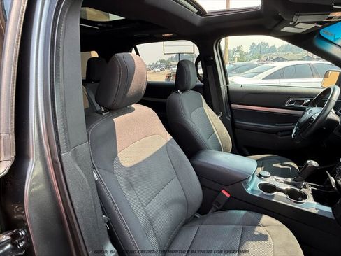Used 2018 Ford Explorer XLT w/ Equipment Group 201A AWD/4WD image 21
