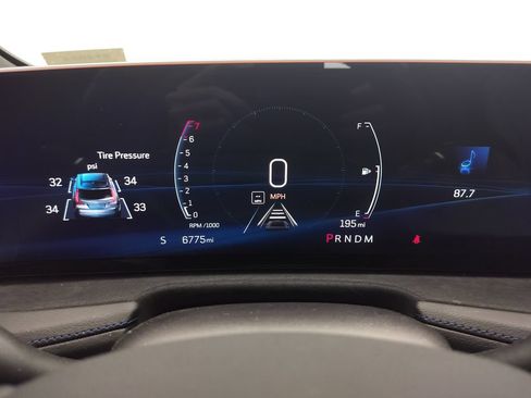 Used 2025 Cadillac XT4 Sport FWD image 16