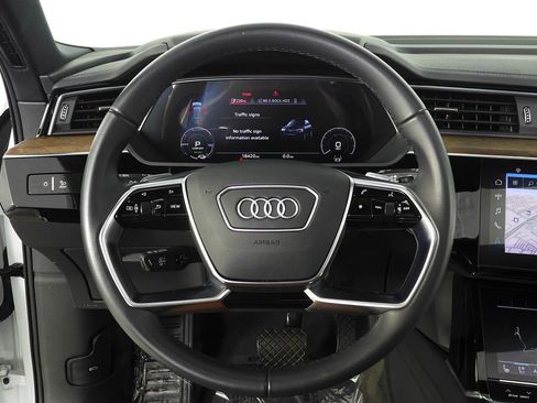 Used 2023 Audi e-tron Premium Plus w/ Premium Plus Package AWD/4WD image 26