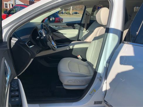 Used 2022 Buick Enclave Avenir w/ Avenir Technology Package image 11