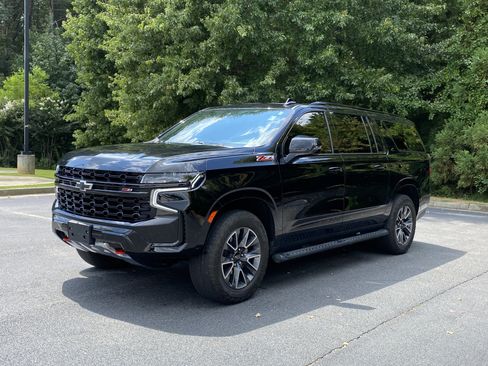 Used 2023 Chevrolet Suburban Z71 w/ Luxury Package AWD/4WD image 5