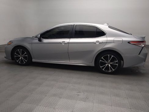 Used 2020 Toyota Camry SE FWD image 3