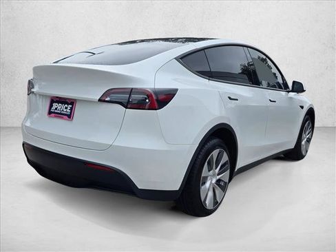Used 2022 Tesla Model Y Long Range image 5