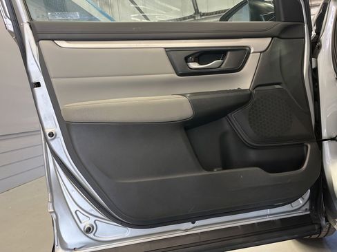 Used 2019 Honda CR-V LX image 9