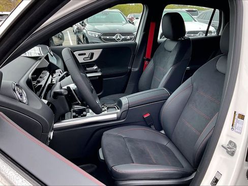 New 2026 Mercedes-Benz GLA 35 AMG 4MATIC image 9