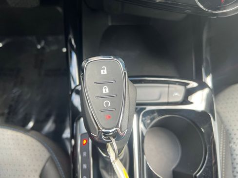 Used 2025 Chevrolet Trax LT FWD image 24