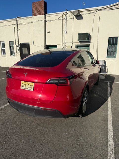 Used 2023 Tesla Model Y 2WD image 3