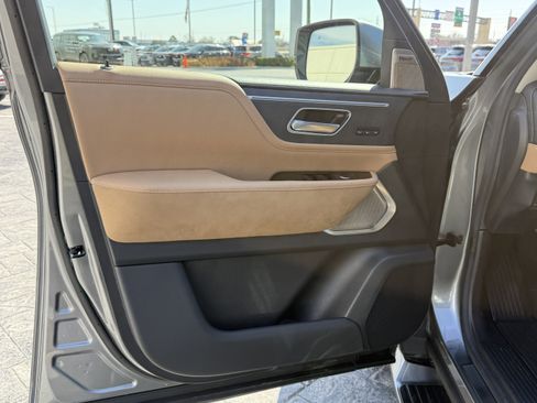 Certified 2025 INFINITI QX80 Sensory image 10