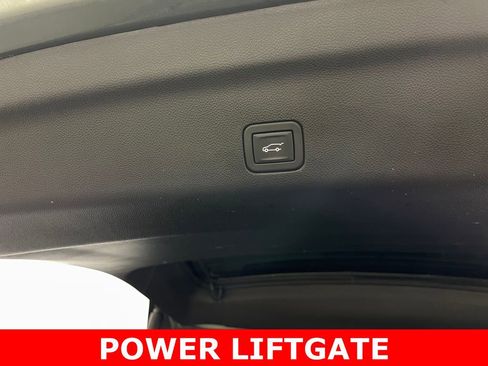 Used 2024 Chevrolet Tahoe Z71 w/ Z71 Off-Road Package AWD/4WD image 52
