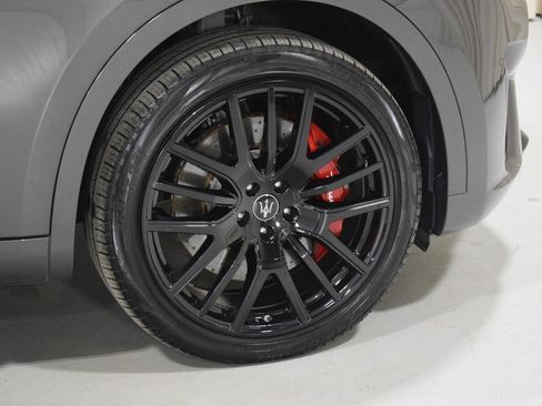 Used 2022 Maserati Levante Modena image 17