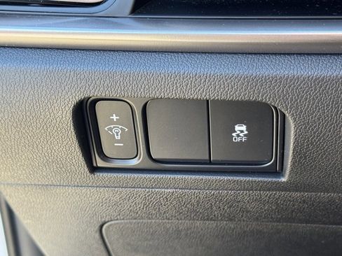 Certified 2025 Kia Sorento LX image 23