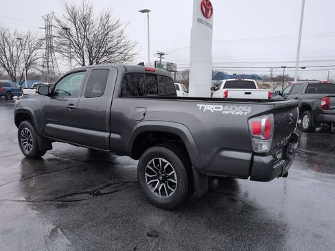 Used 2021 Toyota Tacoma TRD Sport w/ TRD Premium Sport Package image 3