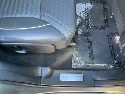 Used 2020 Land Rover Discovery HSE Luxury image 54