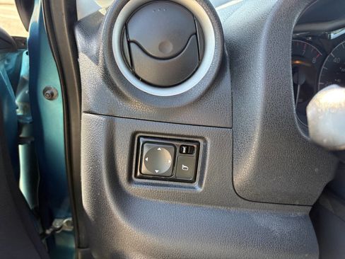 Used 2015 Nissan Versa Note FWD image 29