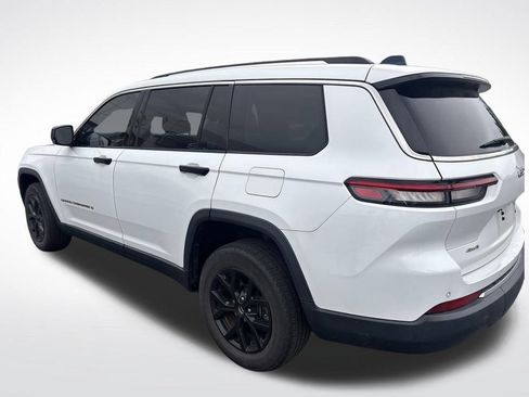Used 2023 Jeep Grand Cherokee L Limited AWD/4WD image 4