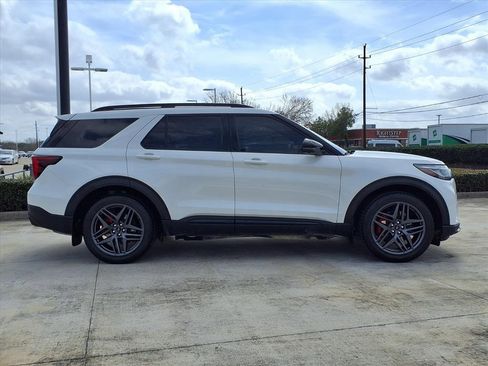 Used 2025 Ford Explorer ST image 8