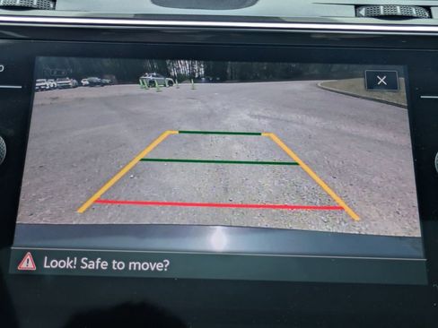 Certified 2022 Volkswagen Tiguan SE image 21