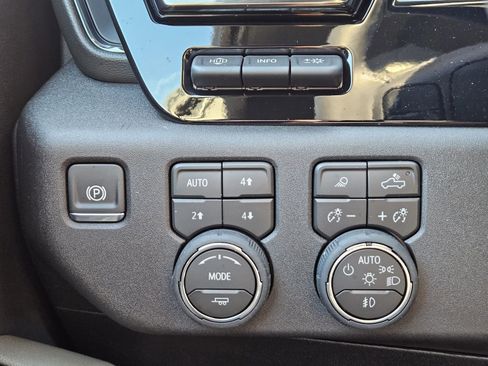 New 2026 Chevrolet Silverado 2500 ZR2 image 22