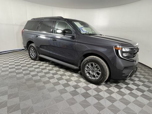 Certified 2025 Ford Expedition Active AWD/4WD image 7