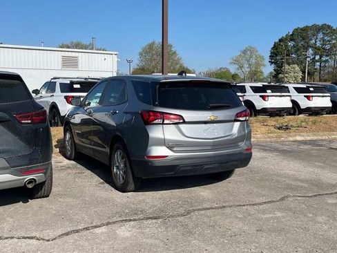 Used 2024 Chevrolet Equinox LS w/ LS Convenience Package image 5