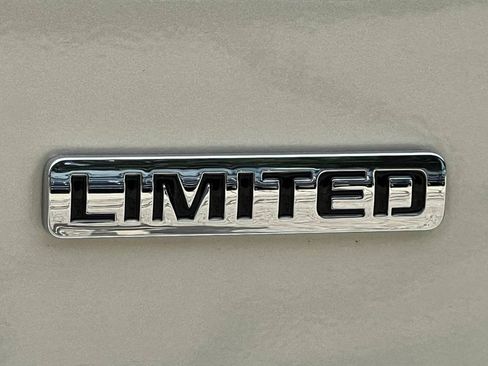 Used 2017 GMC Acadia Limited SLT AWD/4WD image 11