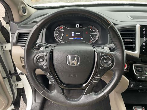 Used 2018 Honda Pilot Touring image 16