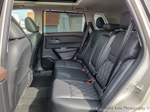 Used 2023 Nissan Rogue Platinum w/ Platinum Premium Package image 10