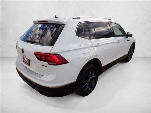 Used 2022 Volkswagen Tiguan SE AWD/4WD image 4