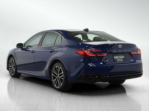 Used 2025 Toyota Camry XLE image 3