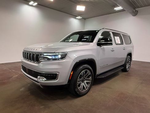 Used 2024 Jeep Wagoneer L Series II w/ Flexible Seating Group AWD/4WD image 39