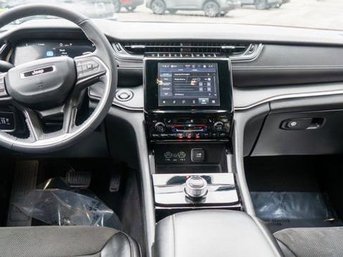 Used 2023 Jeep Grand Cherokee Altitude image 15