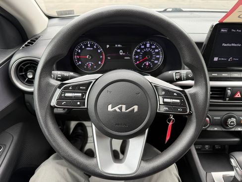 Used 2022 Kia Forte LXS FWD image 12