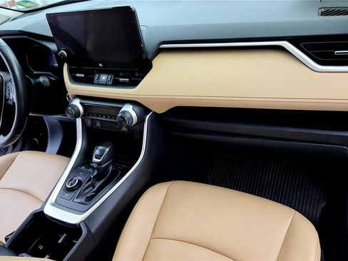 Used 2023 Toyota RAV4 XLE Premium image 16