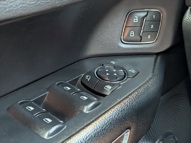 Used 2021 Ford Expedition Max Limited AWD/4WD image 23
