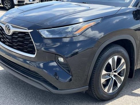 Used 2023 Toyota Highlander XLE AWD/4WD image 12