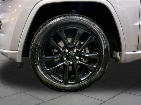 Used 2020 Jeep Grand Cherokee Altitude AWD/4WD image 11