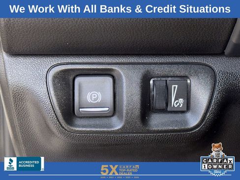 Used 2023 GMC Acadia SLT image 24