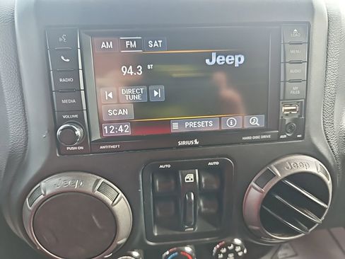 Used 2018 Jeep Wrangler Unlimited Sport S image 27