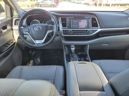 Used 2014 Toyota Highlander Limited image 13