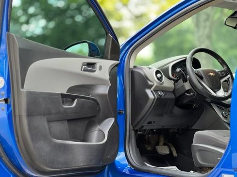 Used 2019 Chevrolet Sonic LT w/ Convenience Package FWD image 9