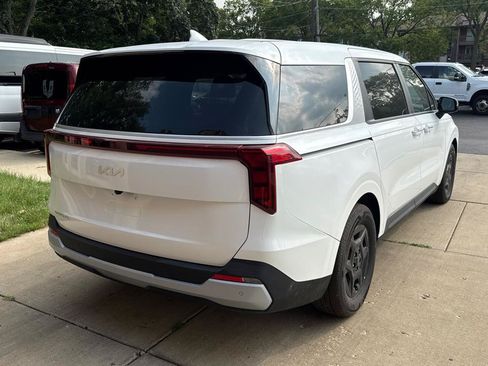 Used 2026 Kia Carnival FWD image 7