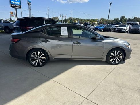 Used 2022 Nissan Sentra SV w/ SV Premium Package image 4