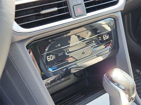 New 2025 Volkswagen Taos SE image 15