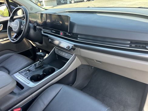 Certified 2026 Kia Carnival FWD image 10
