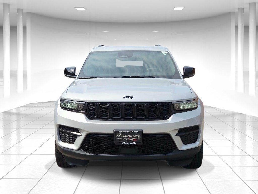 Certified 2025 Jeep Grand Cherokee Altitude AWD/4WD image 8