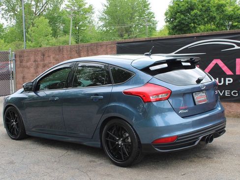 Used 2018 Ford Focus ST FWD image 3