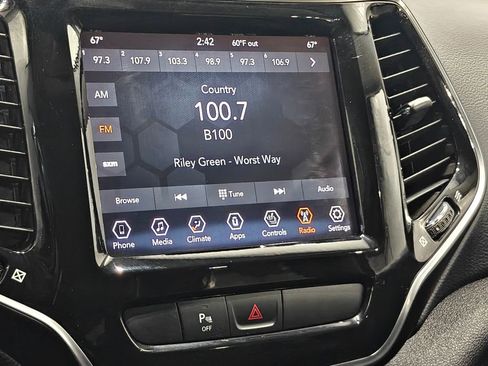 Used 2020 Jeep Cherokee Limited image 6